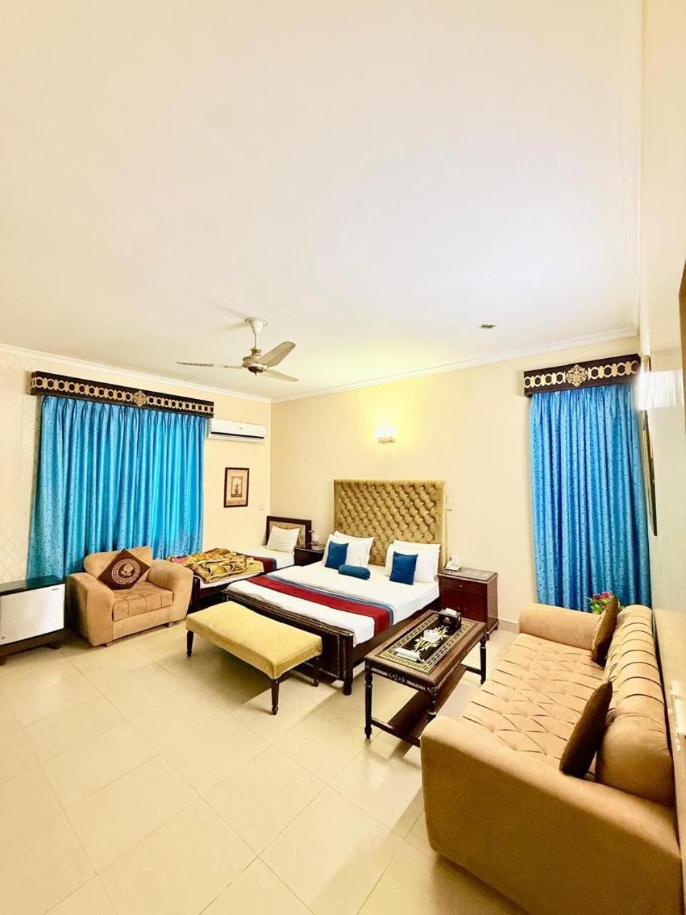 New Pakeeza Hotel Lahore Exterior photo