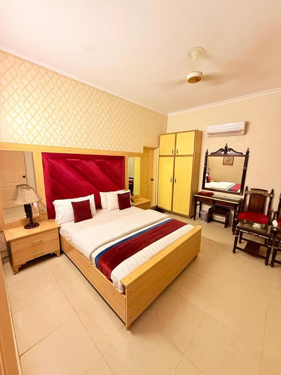 New Pakeeza Hotel Lahore Exterior photo