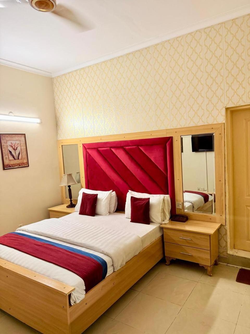 New Pakeeza Hotel Lahore Exterior photo